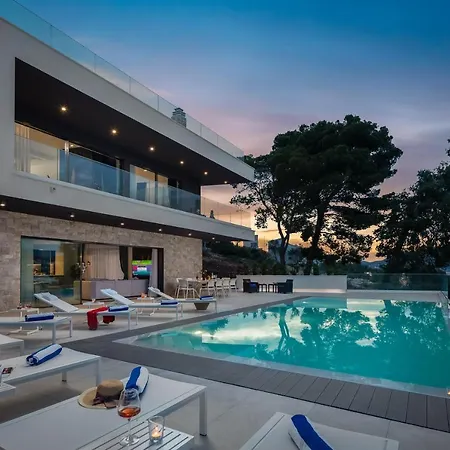 Beachfront Milka With Pool トロギール