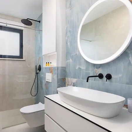 Beachfront Milka With Pool ヴィラ