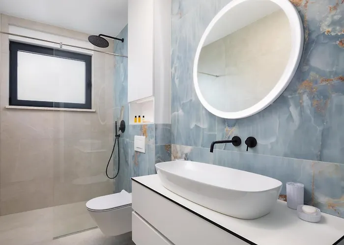 Beachfront Milka With Pool 别墅