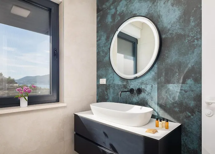 别墅 Beachfront Milka With Pool