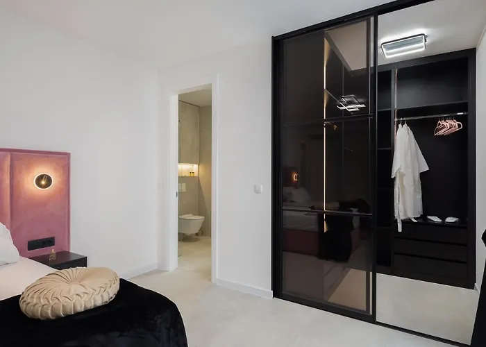 别墅 Beachfront Milka With Pool *