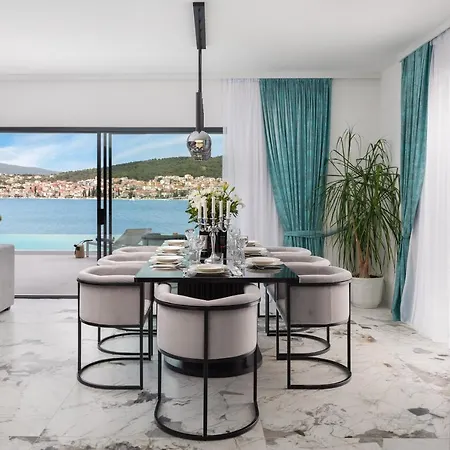 Beachfront Milka With Pool Βίλα