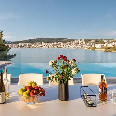 Beachfront Milka With Pool Βίλα