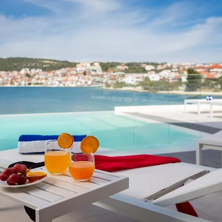 Βίλα Beachfront Milka With Pool