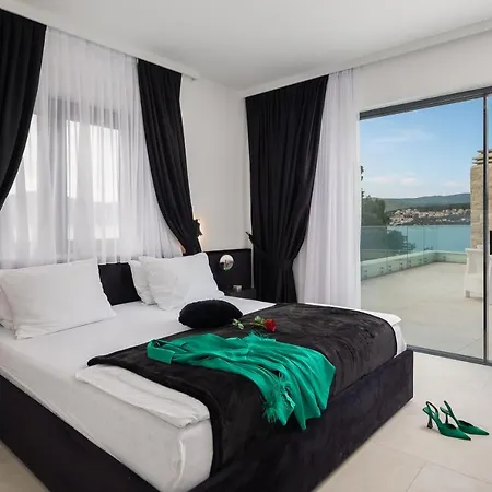 Βίλα Beachfront Milka With Pool Τρογκίρ