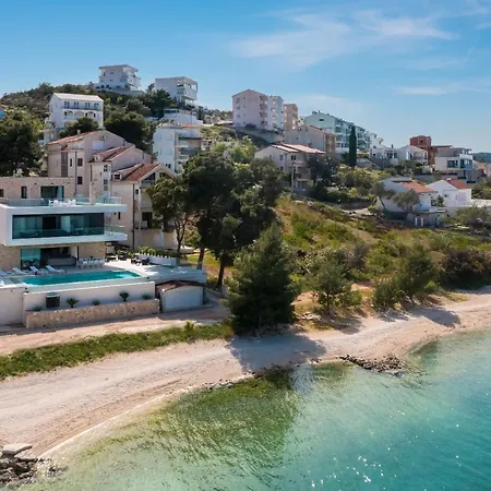 Beachfront Milka With Pool Βίλα *