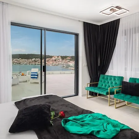 Βίλα Beachfront Milka With Pool *