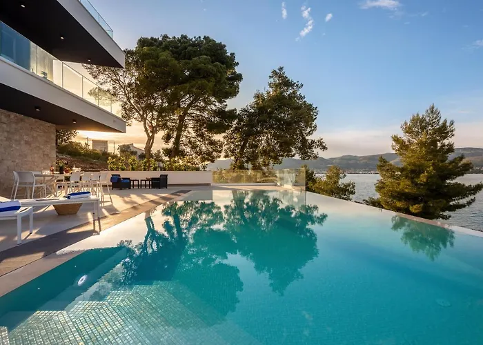 Villa Beachfront Milka With Pool