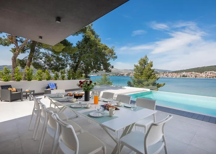 Villa Beachfront Milka With Pool