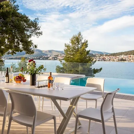 Beachfront Milka With Pool Willa Trogir