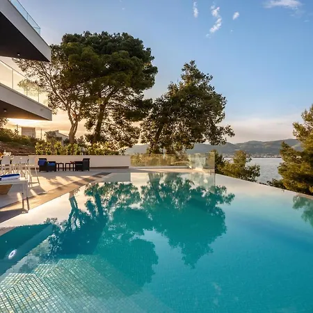 Willa Beachfront Milka With Pool