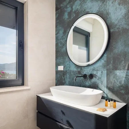 Willa Beachfront Milka With Pool