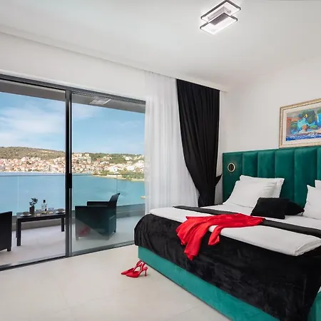 Beachfront Milka With Pool Willa